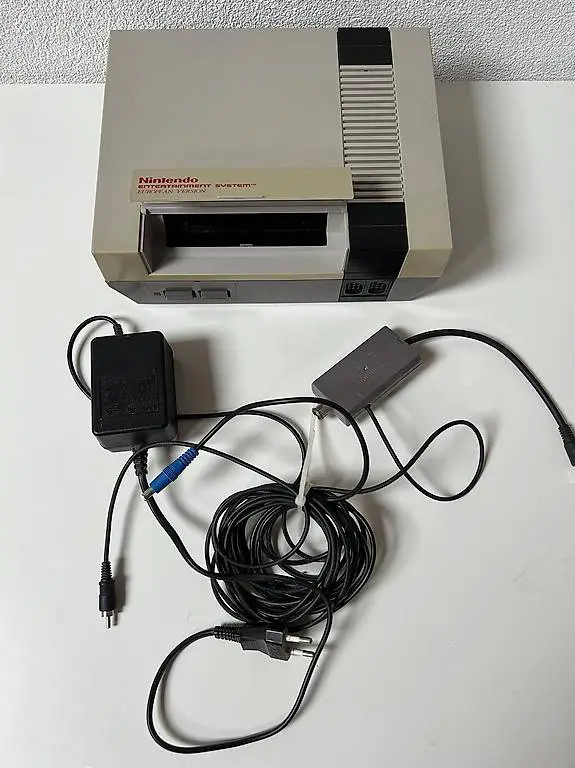 Nintendo NES (1985 European Version) inkl. Zubehör/Games