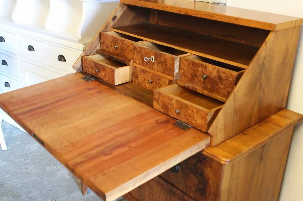 Sekretär Aufsatzkommode / Biedermeier Nussbaum