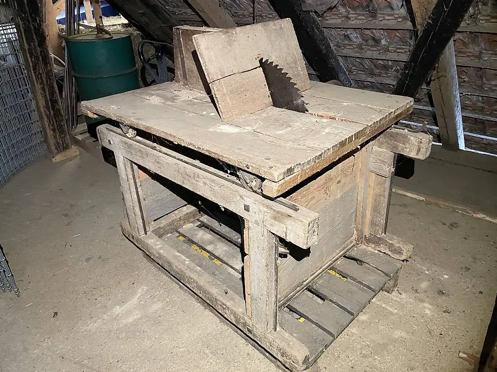 Alte Brennholzfräse