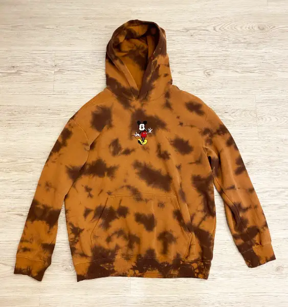 Fit Hoodie Disney braun mit gestickter Mickey Mouse