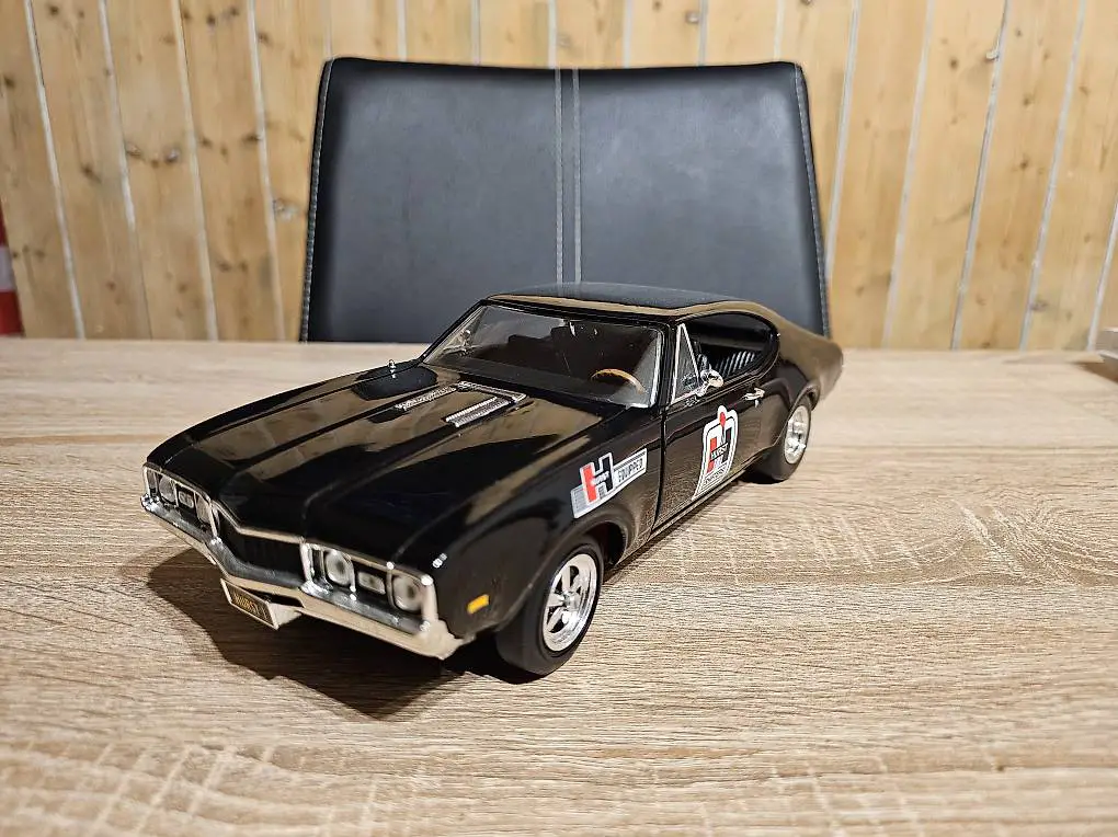 69"Oldsmobile Hurst Edition 1:18 Ertl