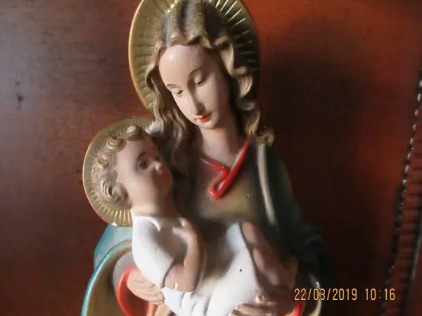  Heilige Mutter Gottes mit Jesuskind, Keramik? Porzellan?