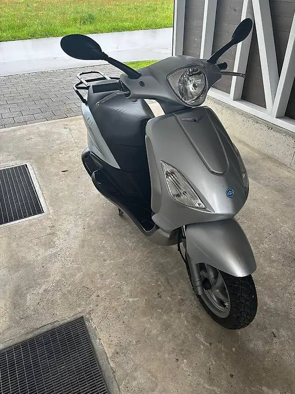 Roller Piaggio fly 125