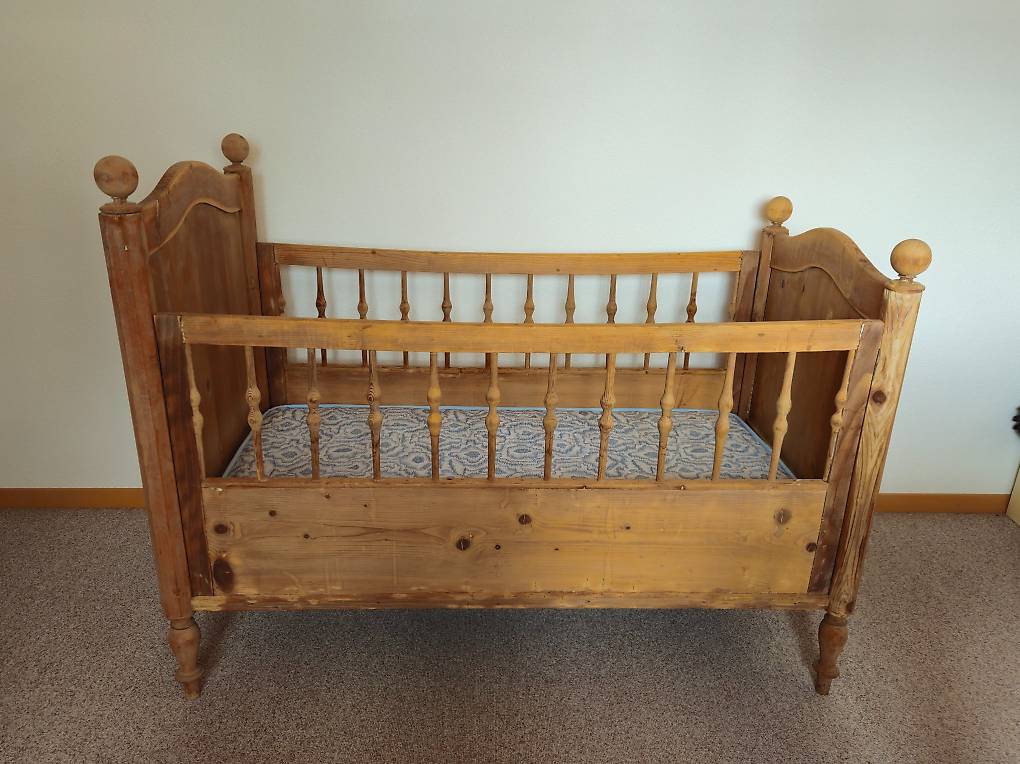 Kinderbett alt renoviert