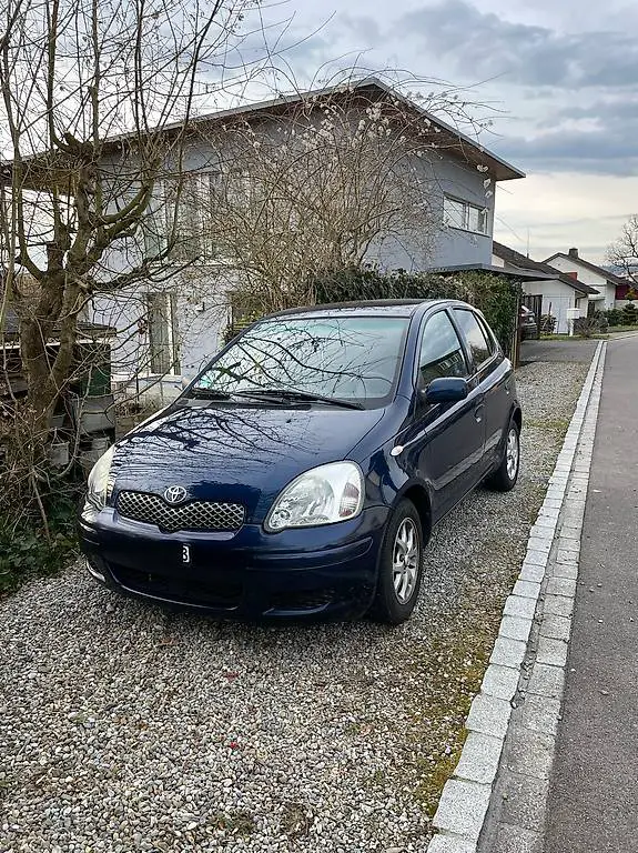 Toyota Yaris Sol 1.3 dunkelblau zu verkaufen