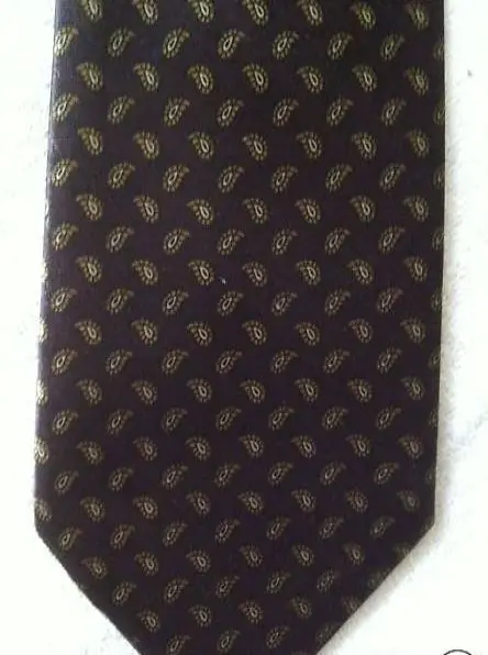 Belle cravate satinée brune