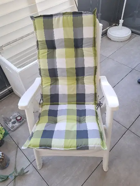 Vier bequeme Gartenstühle + Kissen, gebraucht, Karo Design