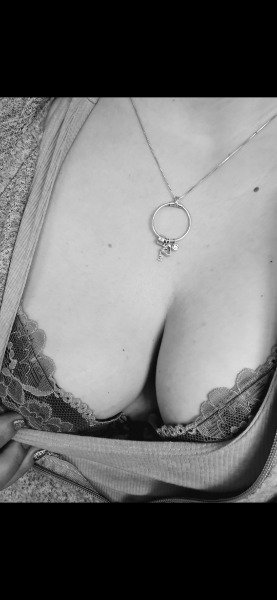 Milf 40 Jahre bietet Unterwäsche, Videos, Fotos und vieles mehr