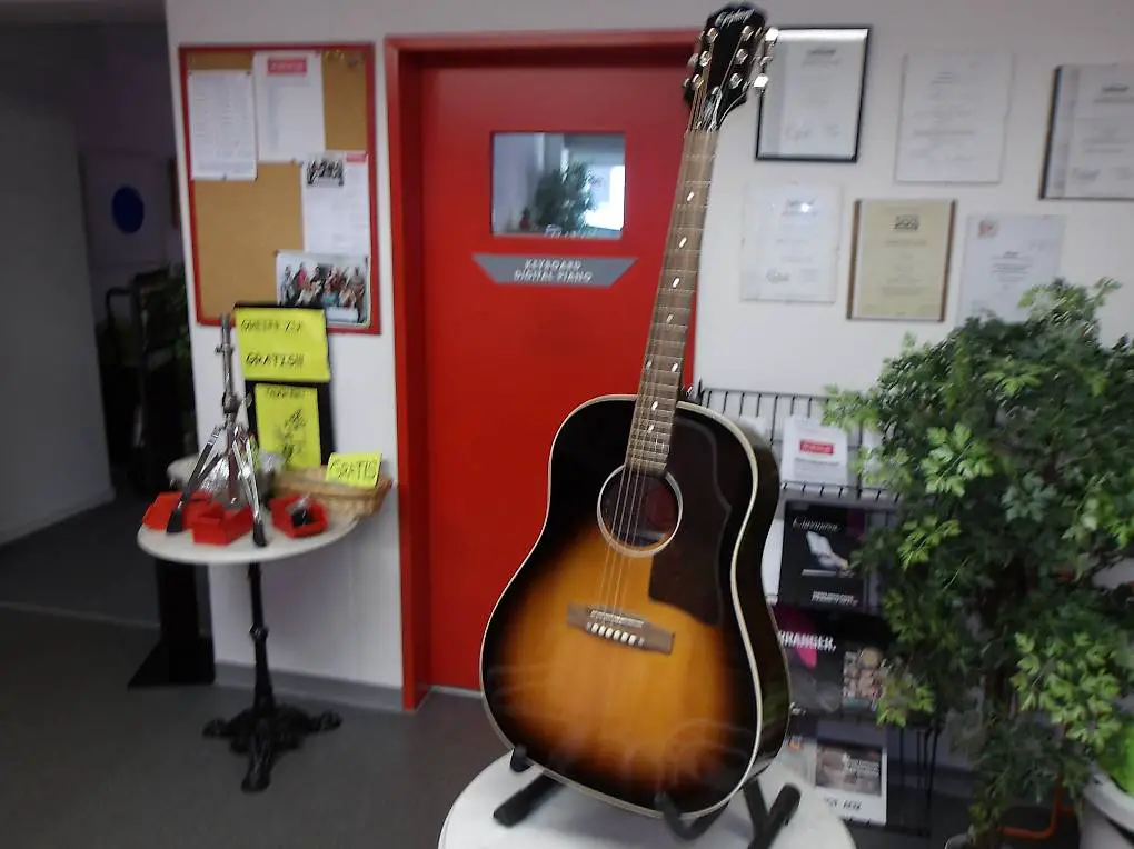 western gitarre slash modell, fabrikneu, e/a inkl. case