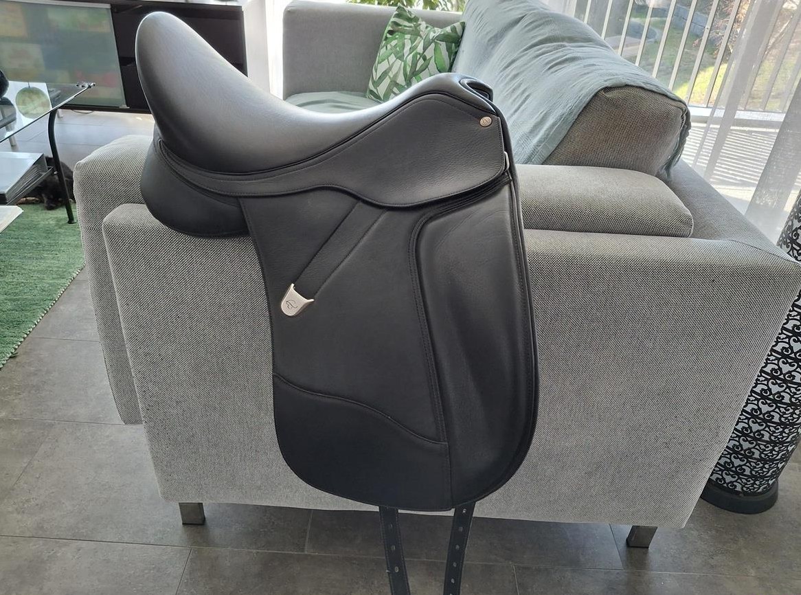 Schöner Bates Cair Dressursattel, neuwertig