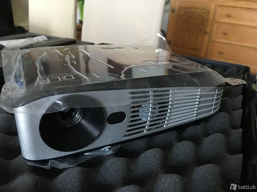  Projecteur vidéo andoïd 3 D 1200 lumens DLP + internet neuf