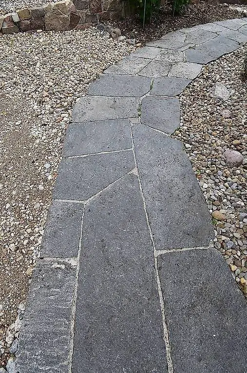 Saubere Gartenplatten aus Granit - sofot abholbereit