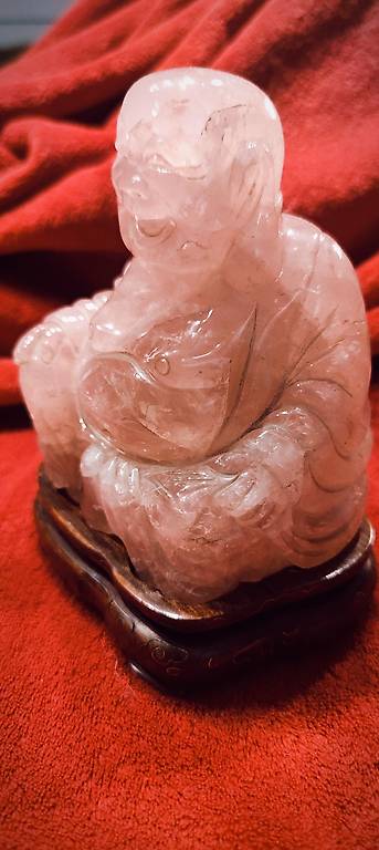 Buddha aus Rosenquarz