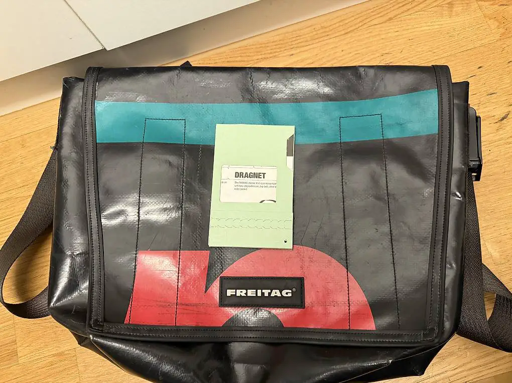 FREITAG DRAGNET F12 Umhängetasche Messenger Bag LKW Plane