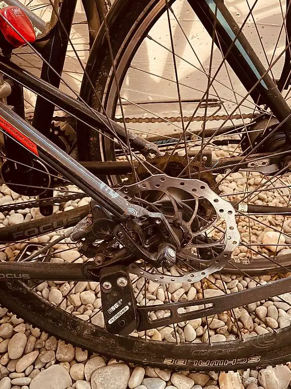 Für Bastler: Fahrrad-Konvolut abzugeben? wir brauchen Platz