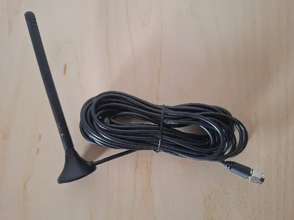 Antenne mit Magnethalterung und 5m Kabel SMA-male-Anschluss