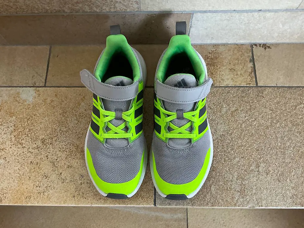 Adidas Turnschuh Kinder Gr. 35