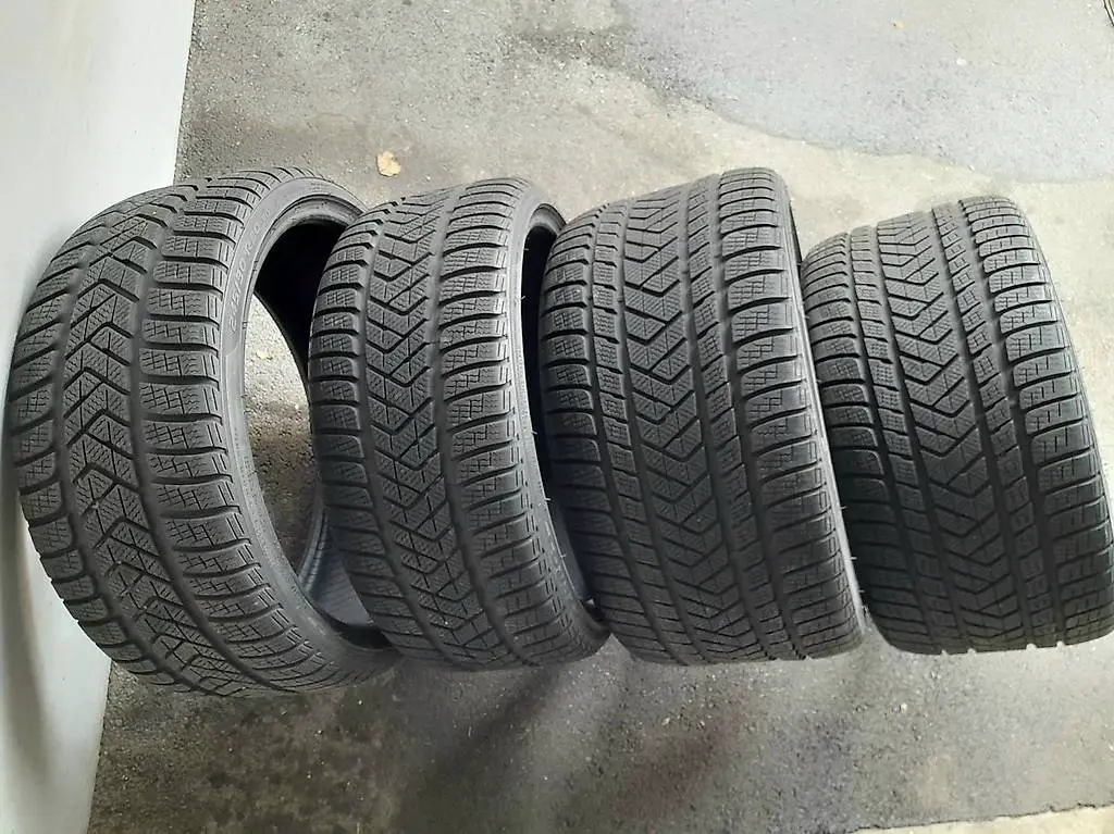 305 30 20 und 245 30 20 Winterpneu 305 30 R20, 245 30 R20