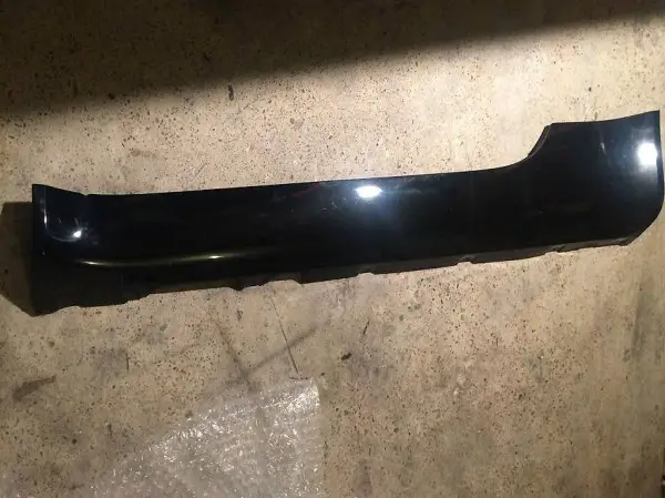 Aston Martin Vantage Seitenschweller links