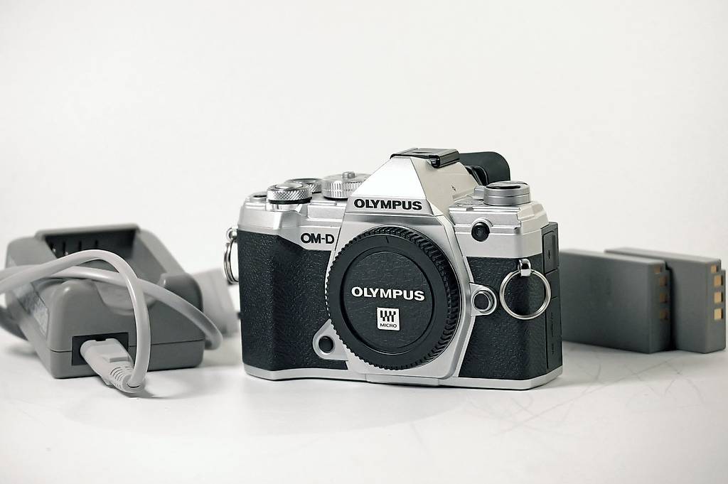 Olympus OM System EM-5 Mark III silber