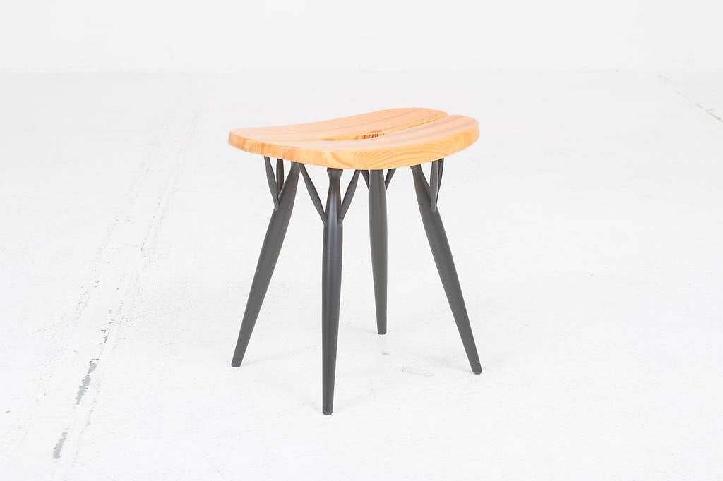 Artek Pirkka Hocker von Ilmari Tapiovaara