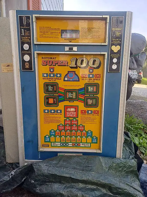 Spielautomat Super100 mit DM