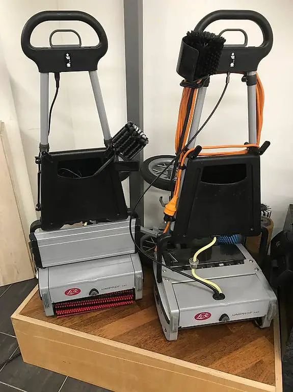 Bürstreinigungsmaschine