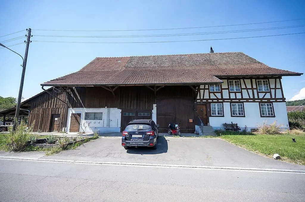Bauernhaus mit Scheune in Nussbaumen (Bülach)