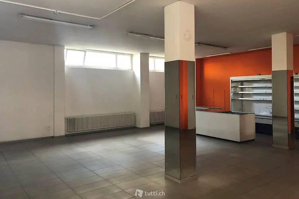  Affittasi spazio commerciale - rif. 498