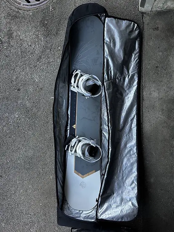 Nitro Snowboard mit Schuhe und Tasche