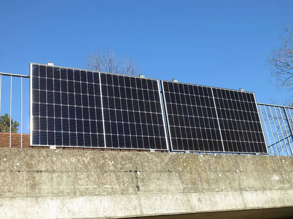 Balkonkraftwerk SET 760Wp Solaranlage Black Frame Hoymiles