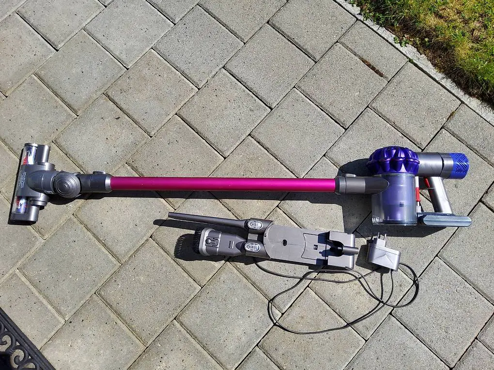 Dyson V6 Staubsauger mit neuem Akkus