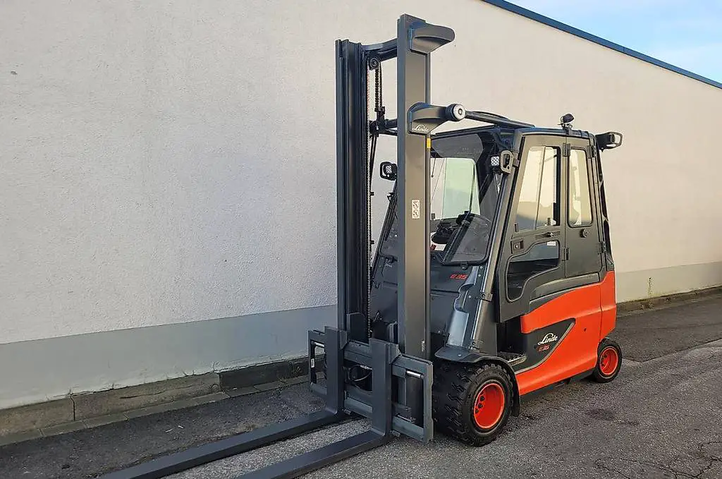 Linde 25456 Elektro 4-Rad Gabelstapler Stapler Bluespot