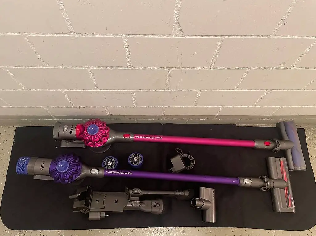 Dyson V7 Handstaubsauger + Dyson V6 Handstaubsauger