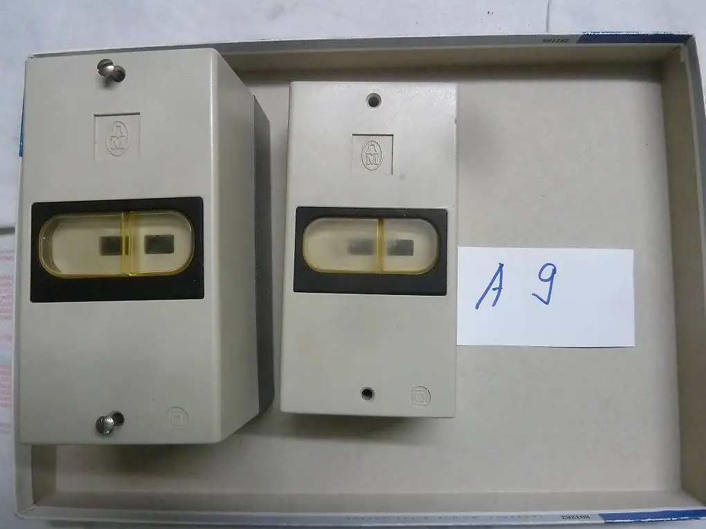 2 Kunststoffgehäuse Glöckner und Möller (A9)