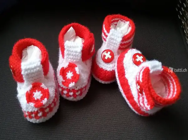 Coole Fussball-Babyfinkli weiss/rot im Swisslook