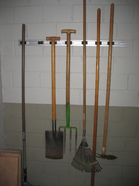 Geräteleiste Besenhalter Gerätehalter Werkzeughalten