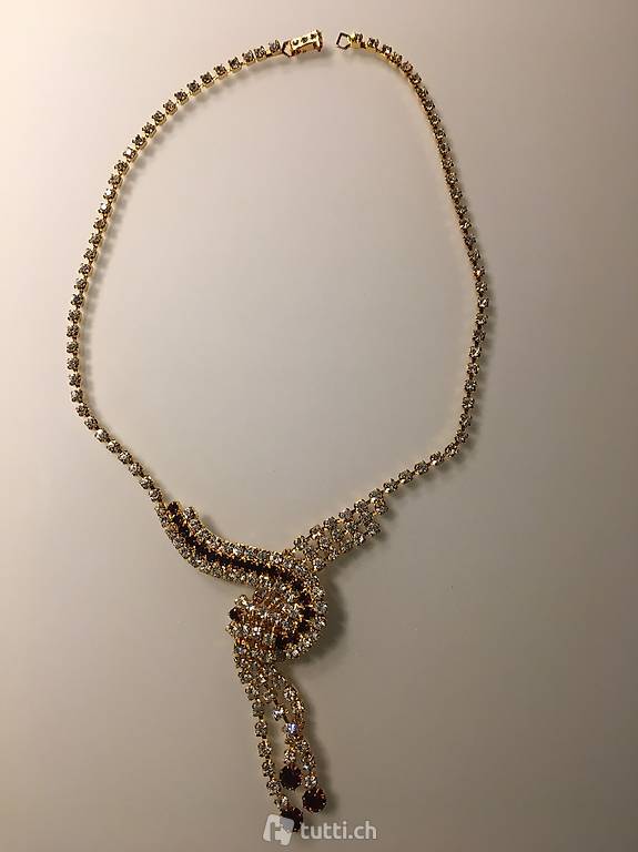 Kette mit Strasssteinen