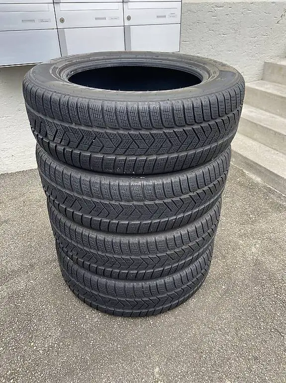 235/65/19 Pirelli Winterreifen