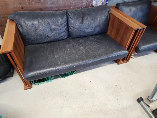 Kirschholz Ledercouch plus Sessel