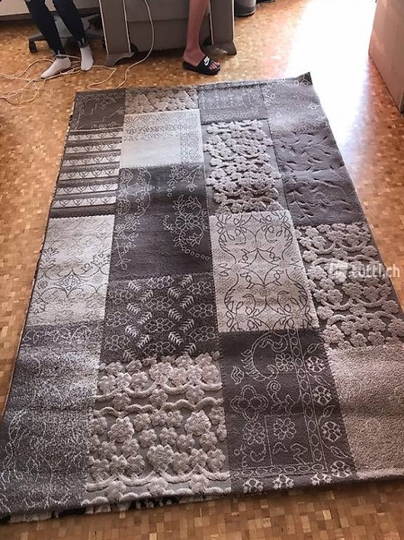 Braun-beiger Teppich