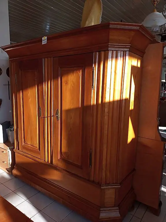 2türiger Bodenseeschrank / Holzschrank gesteckt