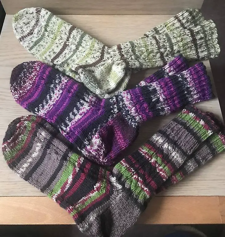 Sehr schöne gestrickte Herrensocken NEU Grösse 44/45/46