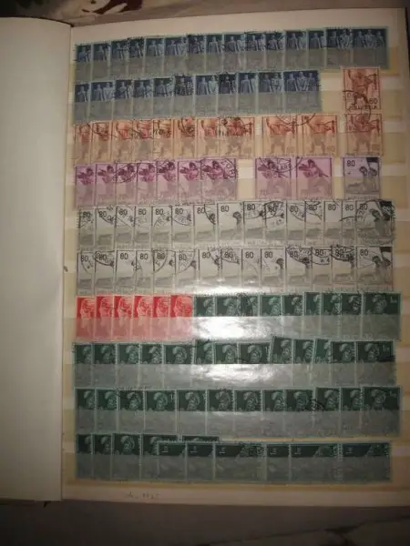 Dickes Briefmarkenalbum