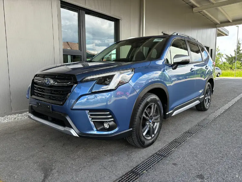 SUBARU Forester Station 2.0i e-Boxer Swiss Plus