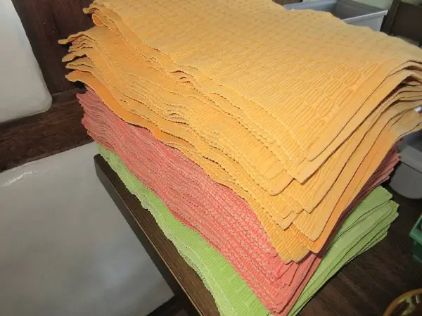 TISCH SET AUS STOFF WASCHBAR AUS RESTAURANT INVENTAR