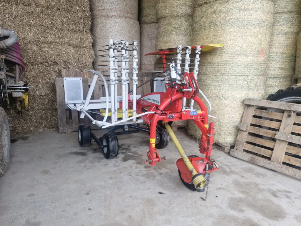 Kreiselschwader Pöttinger Top 342