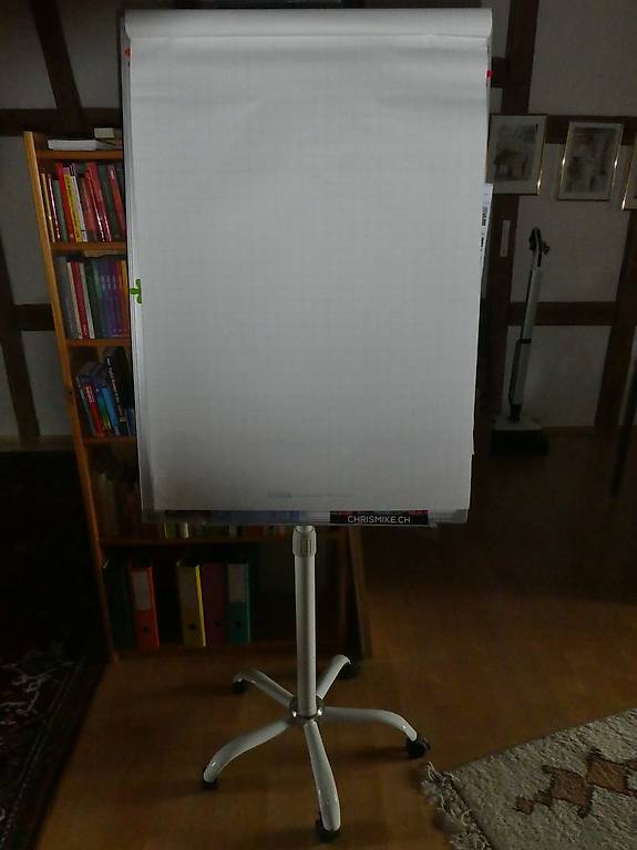 Pinnwandständer mit Schreib- und Reinigungsgarnitur