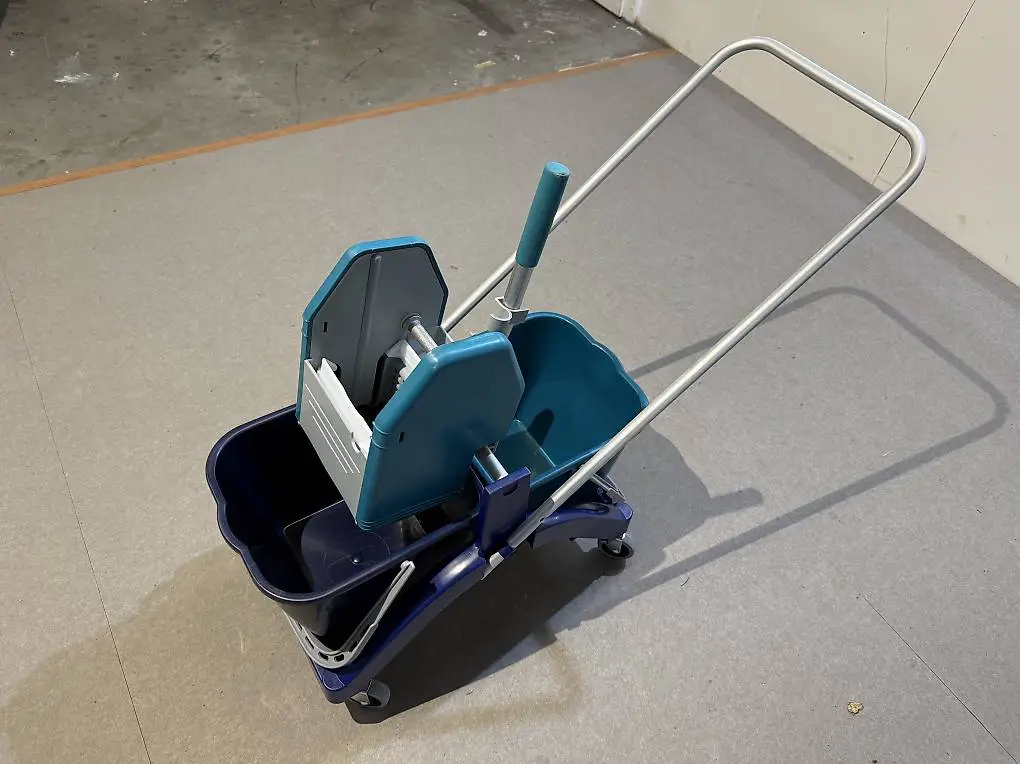 Wetrok Putzwagen Reinigung Wagen NEU mit presse