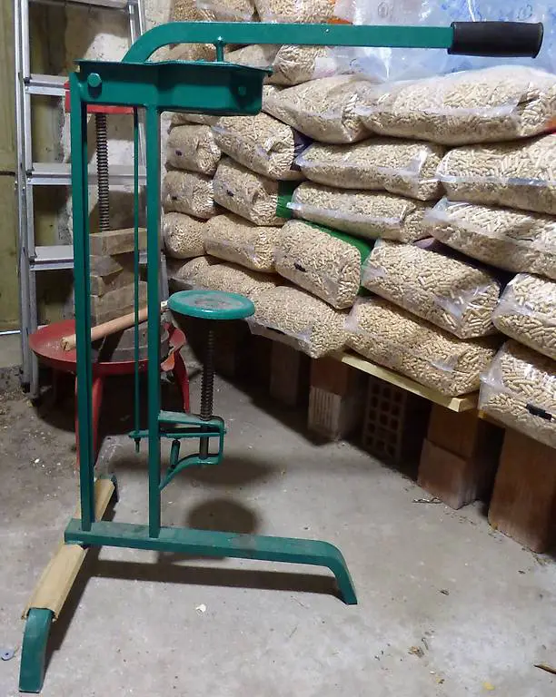 Tappatrice a colonna per tappi